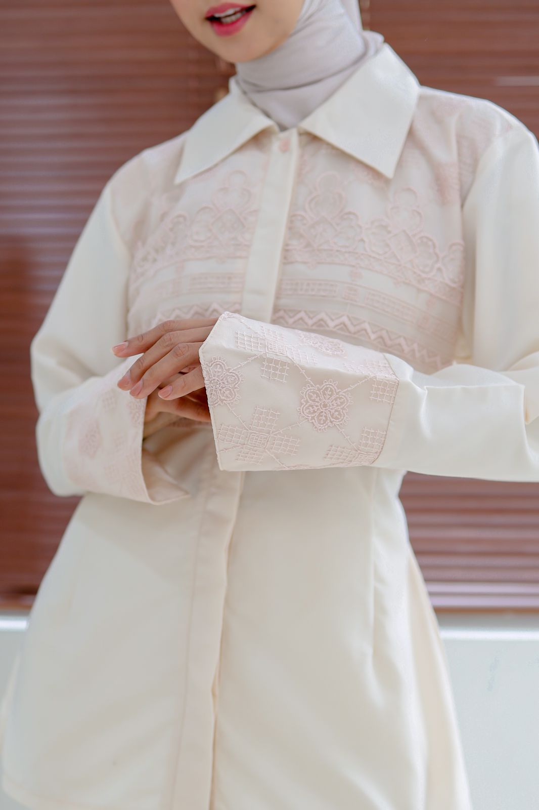 Cassa Lace Shirt - Image 5